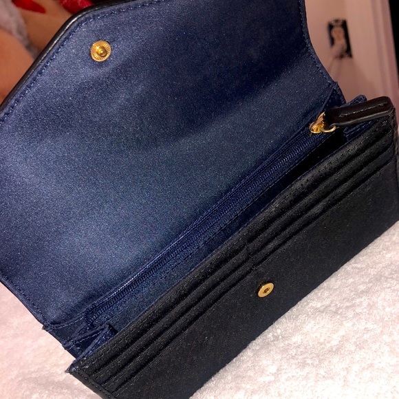 Handbag - Picture 2 of 3